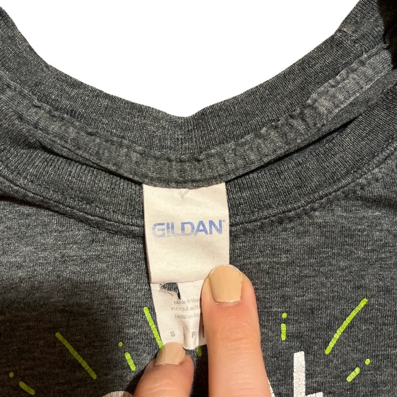 Gray, White, and Green “Social Good Vibes Only Blackbaud” Gildan T-shirt - Picture 3 of 3